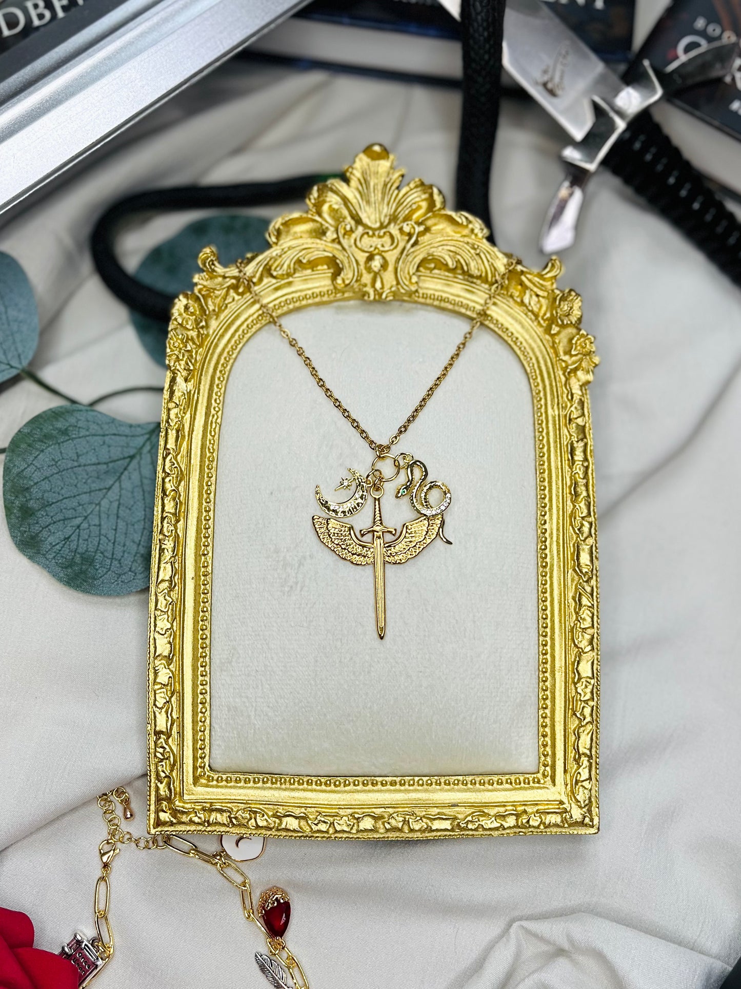 Crowns of Nyaxia Cluster Necklace