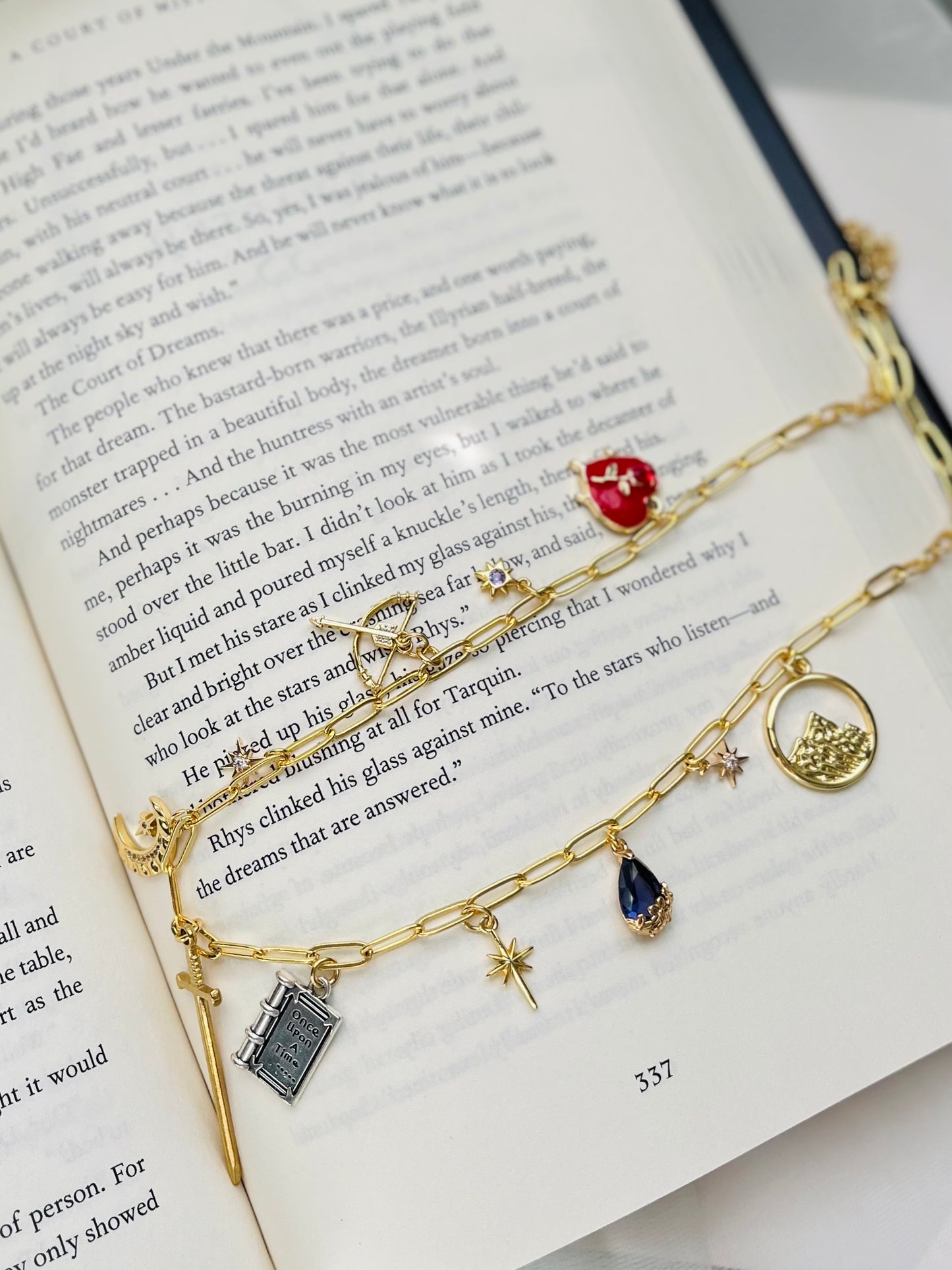 A Court of Thorns And Roses Necklace