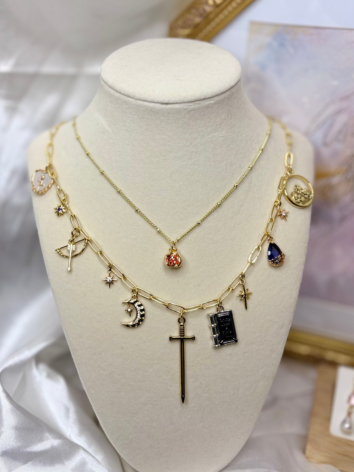 A Court of Thorns And Roses Necklace