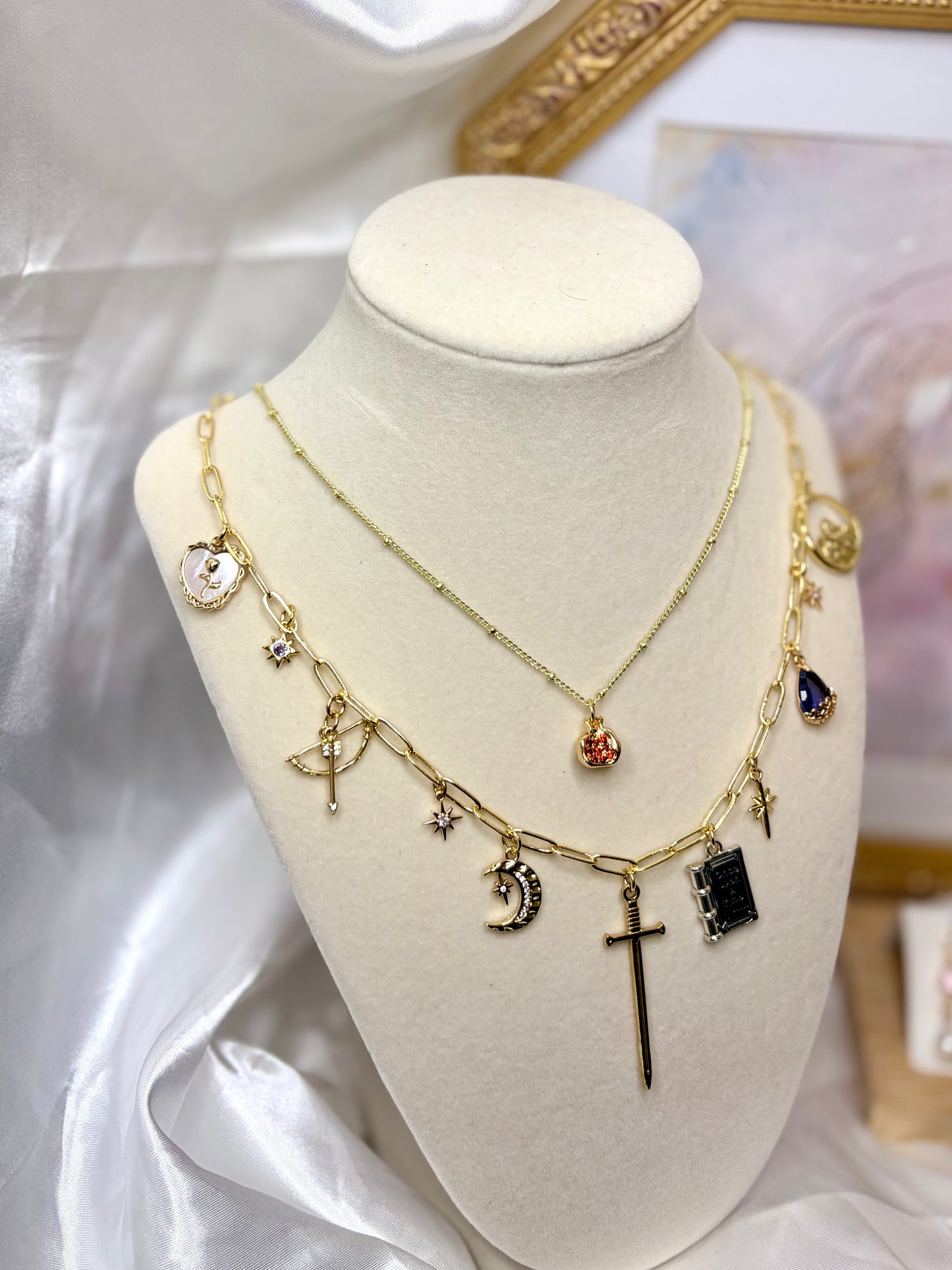 A Court of Thorns And Roses Necklace